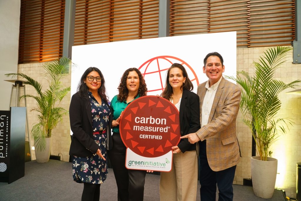 Katherine Sophia Dávila Anchiraico, Directora de Asuntos Ambientales Turísticos de Mincetur; Joelma Galdós, Gerente General Adjunto de Continental Travel; Luciana Visnevski, Directora Representante Green Initiative Perú; y Willy Lagos Temoche, Jefe de Control de Calidad y Mejora Continua de Continental Travel.